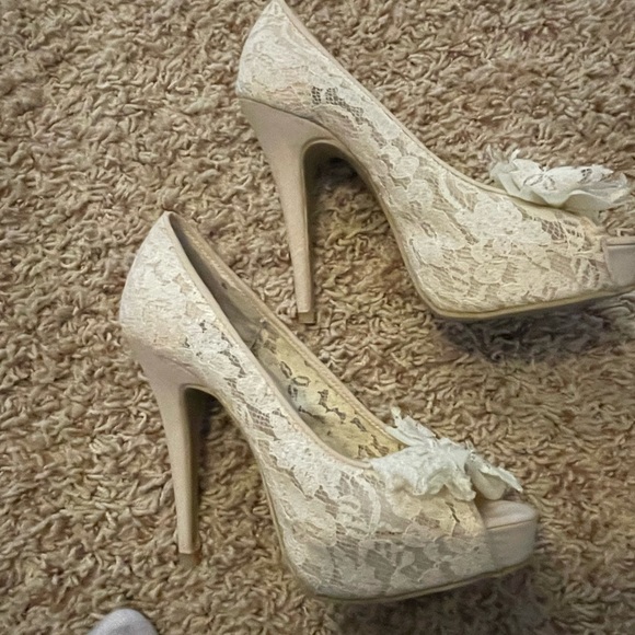 Lace heel - Picture 3 of 3
